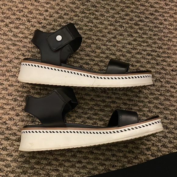 Franco Sarto - strappy shoes - size 7.5    - the style is Elmo black - Picture 4 of 5